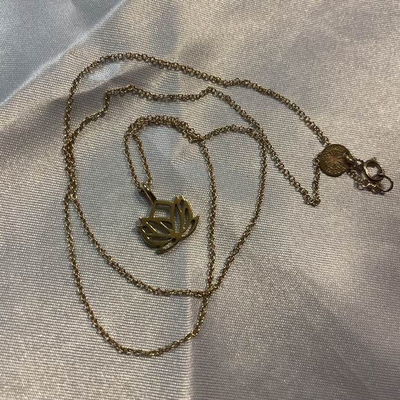 925 Gold plated Lotus Necklace - Picture 2 of 9